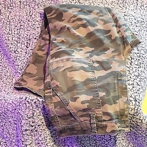Universal thread camo pants size 16/33 women's soft stretchy w military pockets